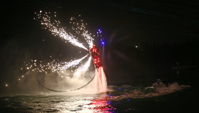 6. Uluslararası Adana Lezzet Festivali'nde lazer ve havai fişek gösterisi yapıldı