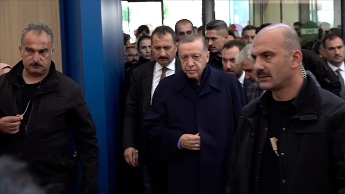 Cumhurbaşkanı Erdoğan, İstanbul'da tedavi gören madencileri ziyaret etti