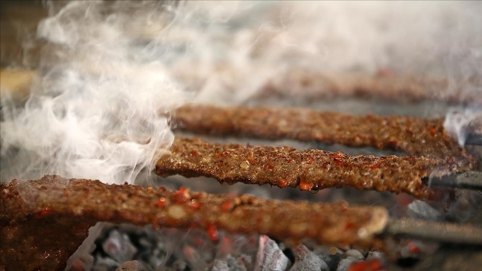 Adanalı ve Şanlıurfalı ustaların 'kebap' rekabeti