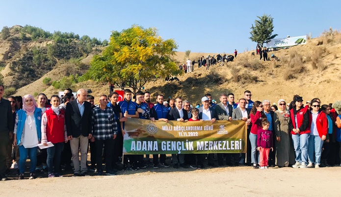 Adana Gençlik Merkezi Gençlik Liderleri, Gönüllü Gençler ve Öğrenciler Fidan Dikti..