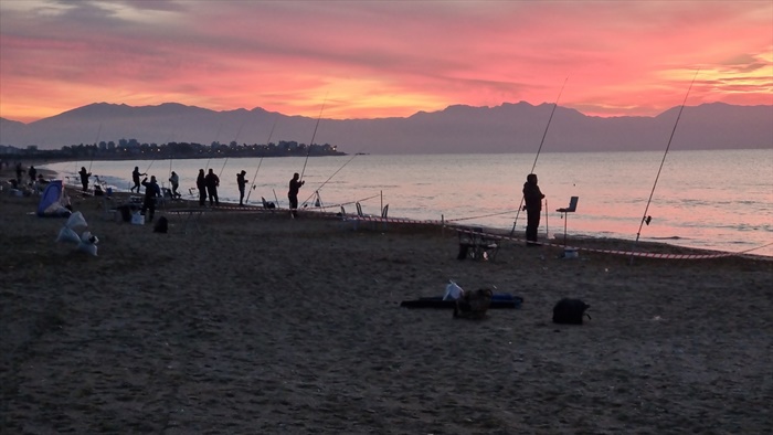 Adana'da "Surf Casting" balık tutma yarışması