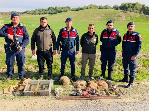 Adana'da avlanan 57 saka kuşu doğaya salındı