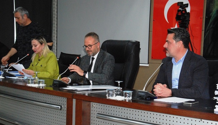 Başkan Mustafa Akgedik, Adana trafiğini rahatlatacak iki proje önerisi sundu.