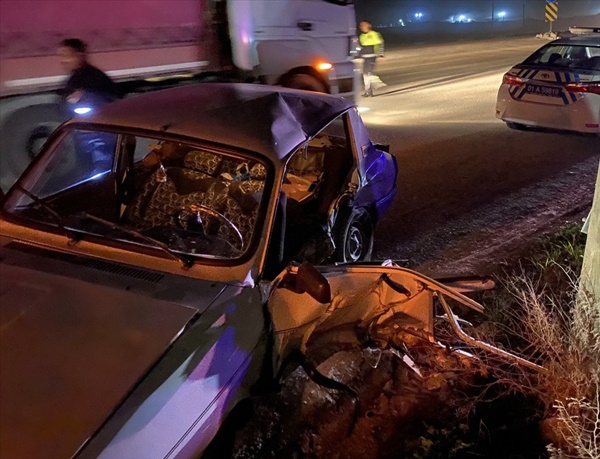 Adana'da iki otomobilin çarpışması sonucu 10 kişi yaralandı