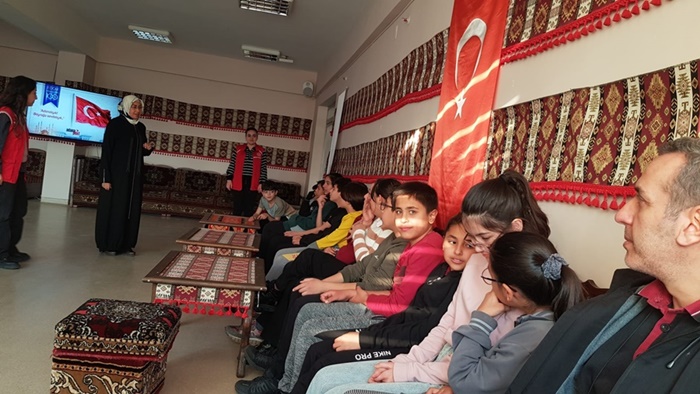 Adana Gençlik Merkezi’nde 5 Ocak Kutlama Programı Yapıldı