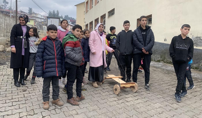 Aladağ'da okulda tahta araba etkinliği düzenlendi