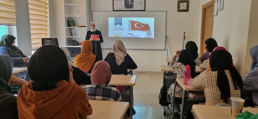 Hacı Menekşe Hatun Yatılı Hafızlık Kız Kur'an Kursu’nda 5 Ocak Kutlama Programı Yapıldı