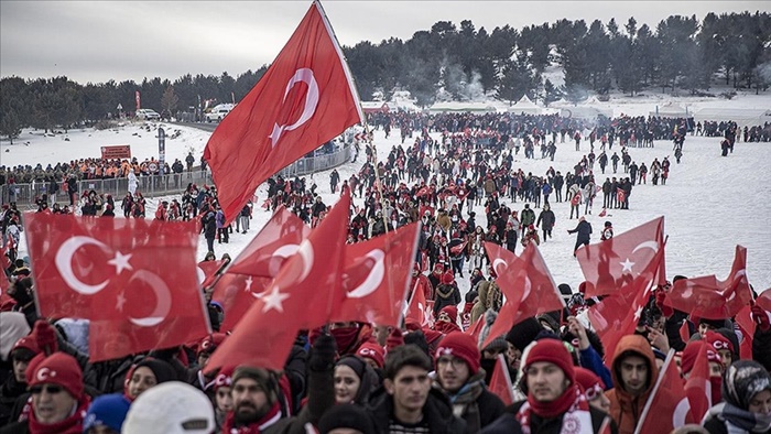 Şehitlerin izinde yürümek için binlerce vatandaş Allahuekber'de bir araya geldi