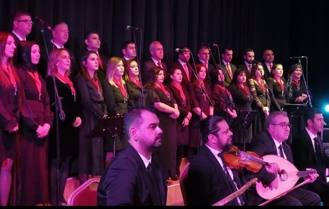 Seyhan Şehit Yavuz Öztürk Halk Eğitim Merkezi Korosu konser verdi