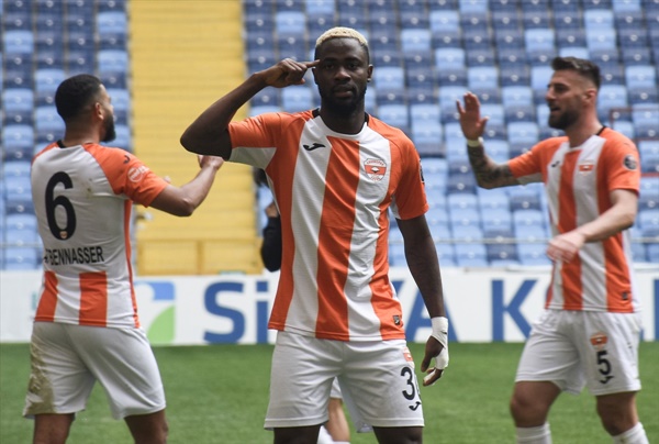 Adanaspor, TFF 2. Lig Beyaz Grup'ta yer alan Esenler Erokspor'u 2-0 yendi