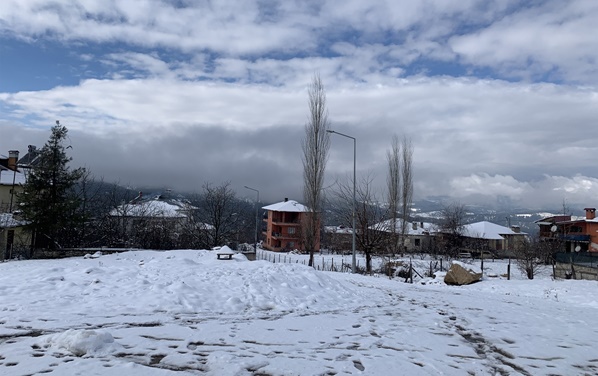 Adana'nın Aladağ, Saimbeyli ve Feke ilçelerinde kar nedeniyle okullar yarın tatil edildi