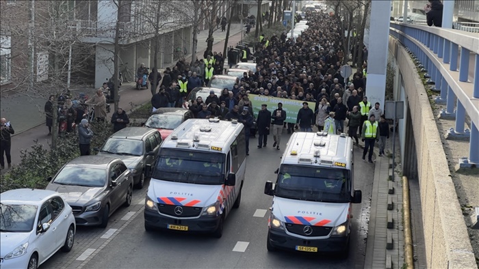 Hollanda’da Müslümanlar Kur'an-ı Kerim'e yönelik saldırıları protesto etti