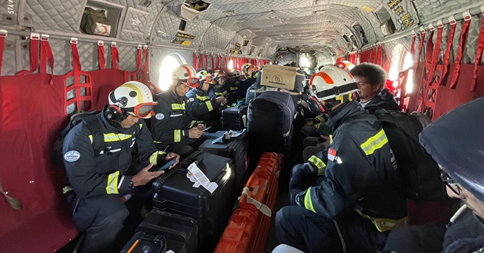 Yabancı kurtarma ekipleri, TSK'nın "uçan kaleleri" ile deprem bölgesine taşındı