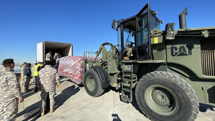 Uluslararası yardım ekiplerinin deprem bölgelerindeki faaliyetleri sürüyor