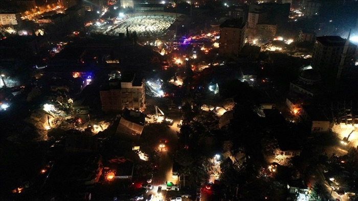 Asrın felaketinde enkaz altında kalanları kurtarma çalışmaları devam ediyor