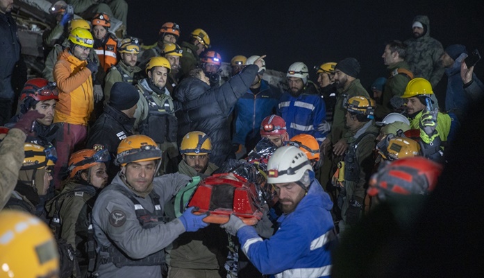 Kahramanmaraş'ta enkaz altında kalan 8 yaşındaki Rıdvan depremden 116 saat sonra kurtarıldı