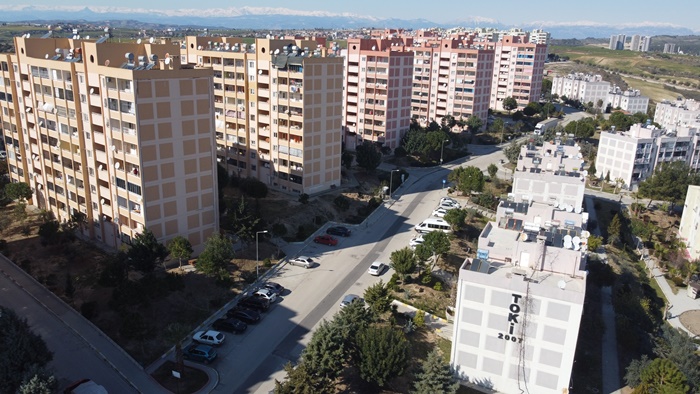 Depremden sağlam çıkan TOKİ konutlarının sakinleri yaşadıklarını anlattı