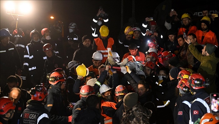 Zamana karşı yaşam mücadelesini kazananlar: 141 ile 163'üncü saatler arasında en az 41 kişi ekiplerce kurtarıldı