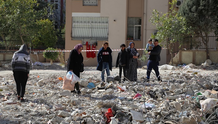 Depremde yıkılan binanın projeye uygunluğunu lise mezunu müteahhit kontrol etmiş