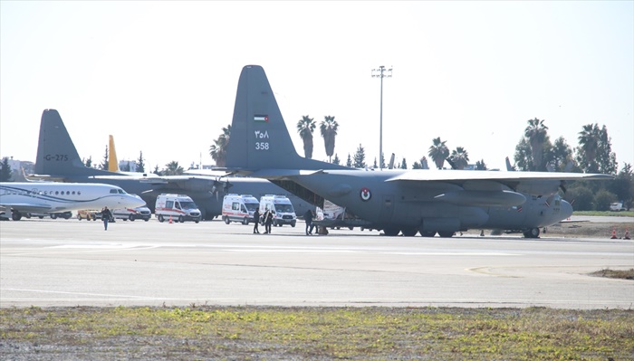 Deprem bölgesinin "lojistik üssü" Adana Havalimanı'nda hareketlilik sürüyor