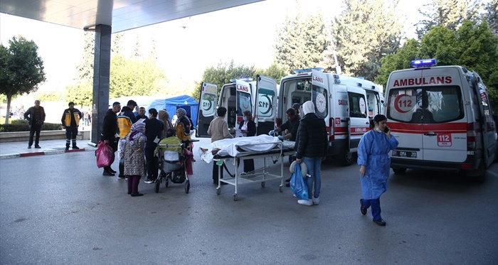 Çukurova Üniversitesi Tıp Fakültesi Balcalı Hastanesindeki hastalar tahliye ediliyor