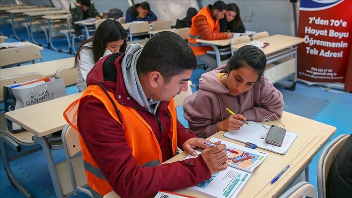 Depremden etkilenen 202 bin 817 öğrenci başka illere nakledildi