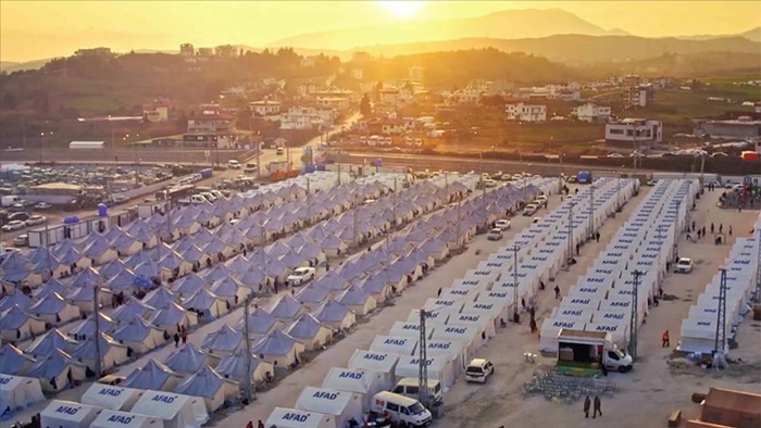 Deprem bölgesindeki illerde ilk iftar yapıldı