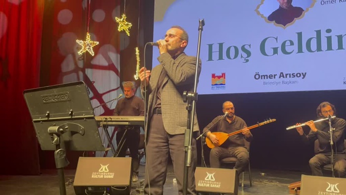 Sanatçı Ömer Karaoğlu, Zeytinburnu'nda hayranlarıyla buluştu