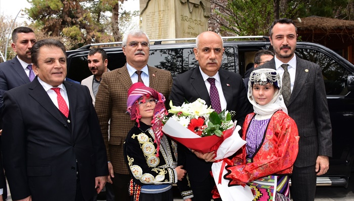 Tarım ve Orman Bakanı Kirişci, Burdur'da tarım sektörü temsilcileriyle buluştu