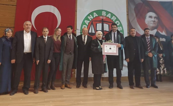 Adana Barosunda stajını tamamlayan Ayşe Raziye İnan avukat cübbesini giydi