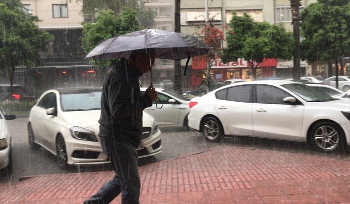 Meteorolojiden gök gürültülü sağanak yağış ve fırtına uyarısı