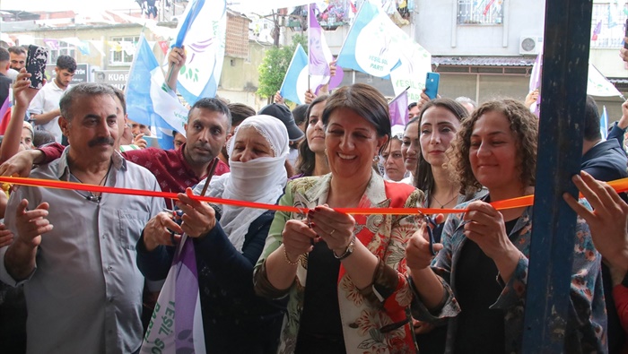 HDP'li Pervin Buldan, Adana'da "halk buluşması"na ve seçim bürosu açılışına katıldı