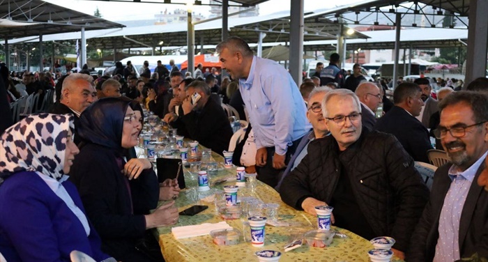 Kozan Belediyesi iftar programı düzenledi