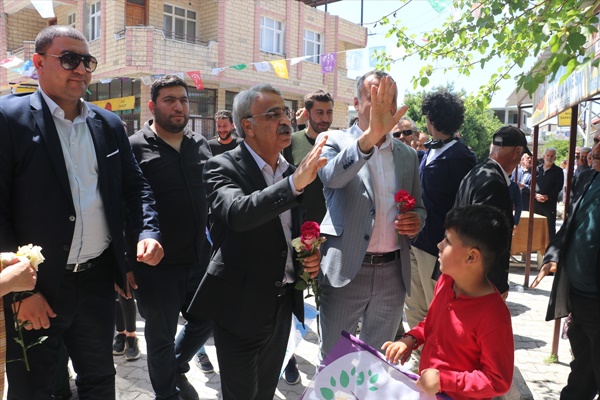 HDP Eş Genel Başkanı Sancar, Hatay'da ziyaretlerde bulundu