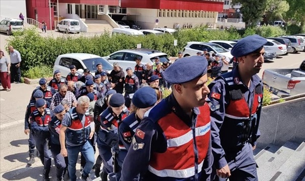 Adana'da ehliyet sınavında usulsüzlük yapanlara yönelik operasyonda 16 gözaltı