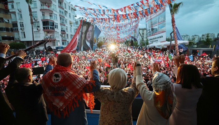 Cumhurbaşkanı Erdoğan: "Bu bir varlık seçimidir. Bu seçimde teröristlere ülkeyi bırakmayacağız..."