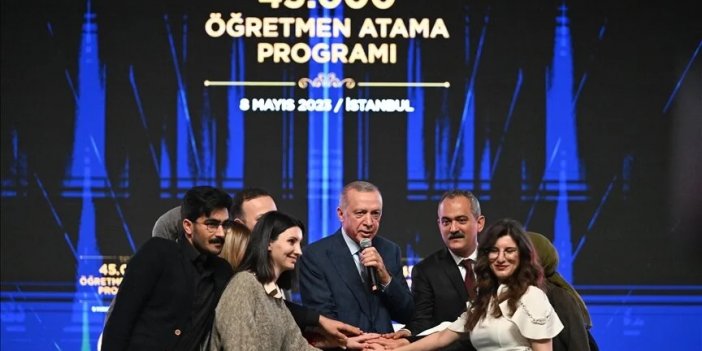 Cumhurbaşkanı Erdoğan: Tek kalemde cumhuriyet tarihimizin en büyük öğretmen atamasını gerçekleştiriyoruz