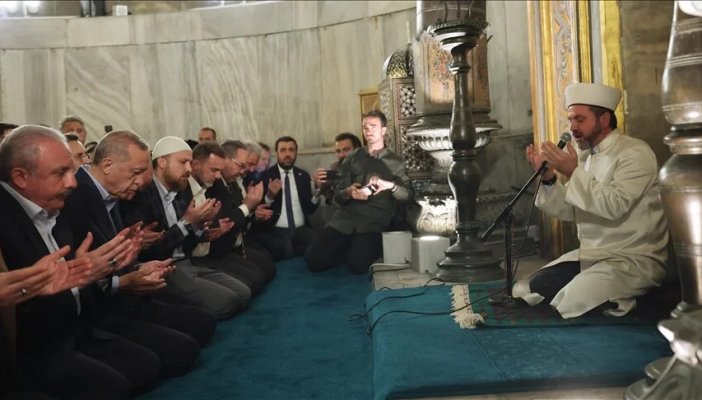 Cumhurbaşkanı Erdoğan, Ayasofya-i Kebir Cami-i Şerifi'nde namaz kıldı, Kur'an okudu