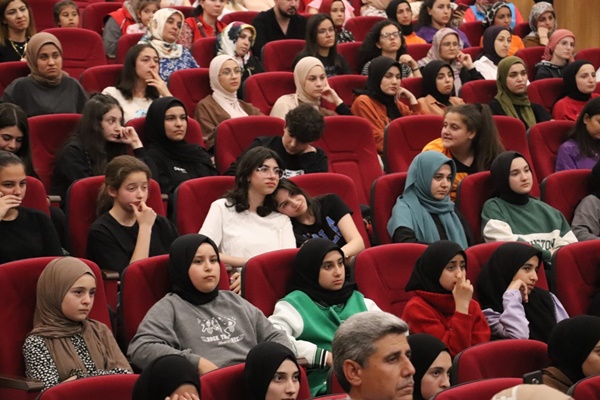 Hafızlık Öğrencileri Gençlik Haftasın da Tarih Konferansı ve Resim Sergisi’ne Katıldı