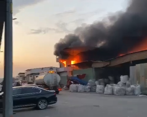 Geri dönüşüm fabrikasında yangın çıktı