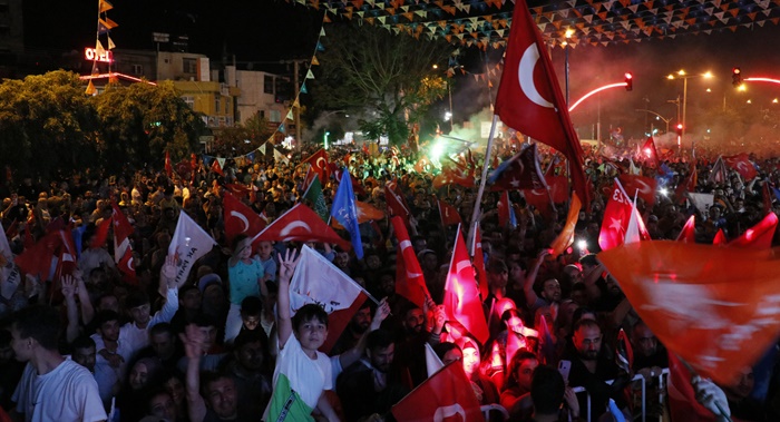 Adana’da coşkulu kutlama