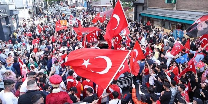 Cumhurbaşkanı Erdoğan'ın seçim başarısı yurt dışında sevinç gösterileriyle kutlandı