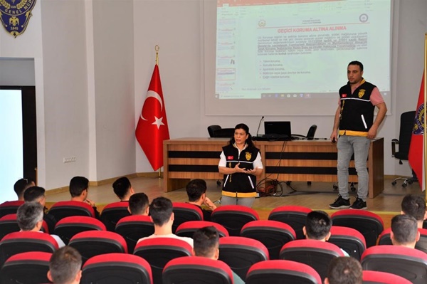 Polisten polise 'kadına karşı şiddetle mücadele' semineri