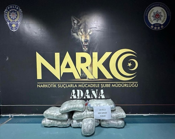 Adana'da valizinde 22 kilogram esrar bulunan yolcu tutuklandı