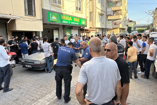 HÜDA PAR Adana İl Başkanı Salih Demir bıçaklı saldırıda yaralandı, il sekreteri öldü