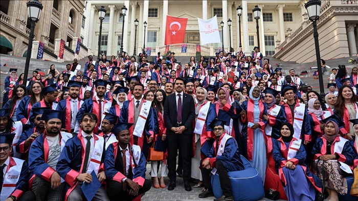 Türkiye Bursları kapsamında eğitim alan uluslararası öğrenciler için mezuniyet töreni düzenlendi