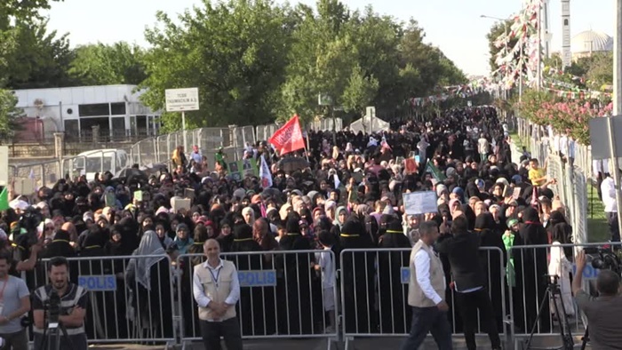 Diyarbakır'da "Kur'an-ı Kerim'e saygı" mitingi yapıldı