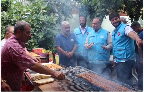 500 Yaz Kur'an öğrencisine kebap ikram edildi.