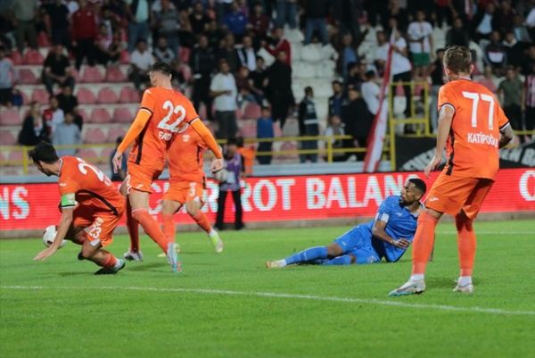 Adanaspor, deplasmanda Boluspor'u 2-0 yendi.