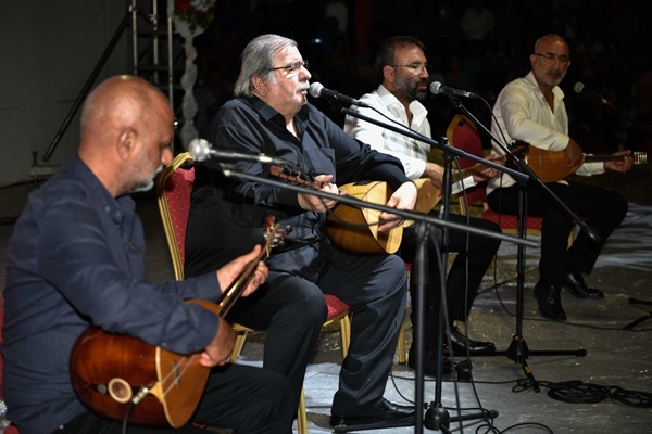 Büyük Ozan Aşık Veysel’e ithaf edilen 2. Bağlama Günleri, Arif Sağ konseriyle sona erdi